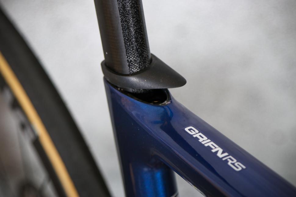 2024 Ridley Grifn RS - seat post bolt.jpg
