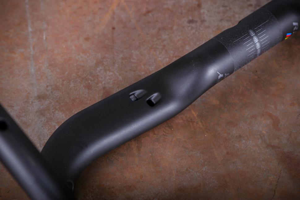 2024 Ritchey WCS Carbon Ergomax Handlebar - cable routing 2.jpg