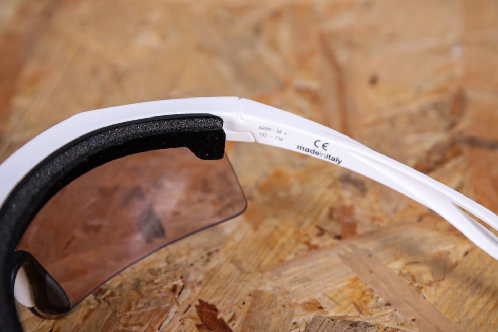 2024 Rudy Project Turbolence glasses - hinge inside.jpg