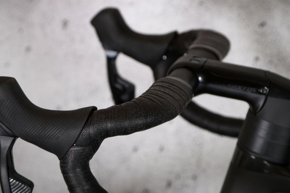 2024 Scott Addict RC 30 - bar tape.jpg