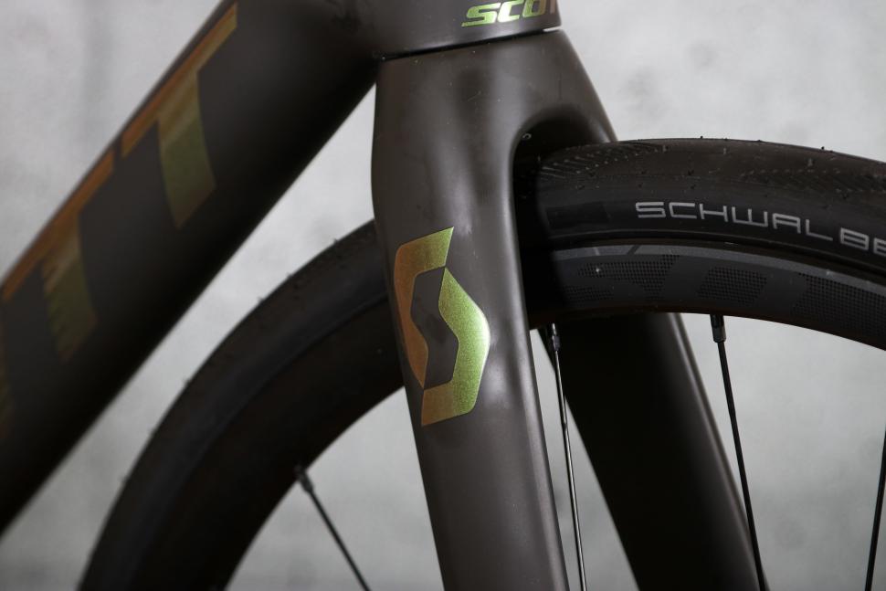 2024 Scott Addict RC 30 - fork decal.jpg