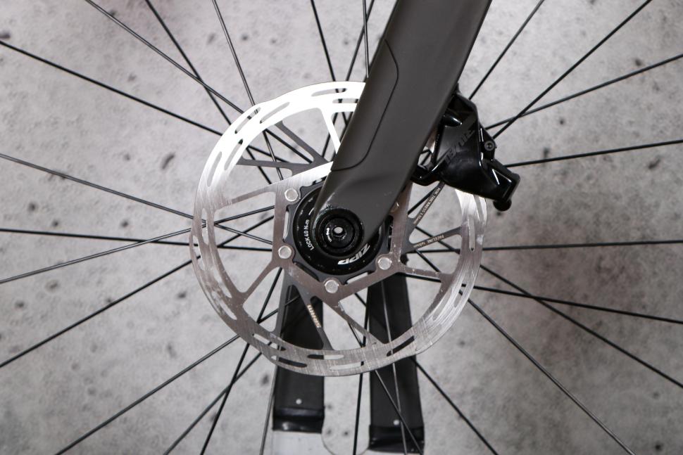 2024 Scott Addict RC 30 - front disc brake.jpg
