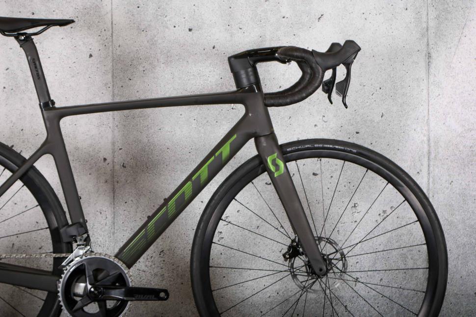 2024 Scott Addict RC 30 - front.jpg