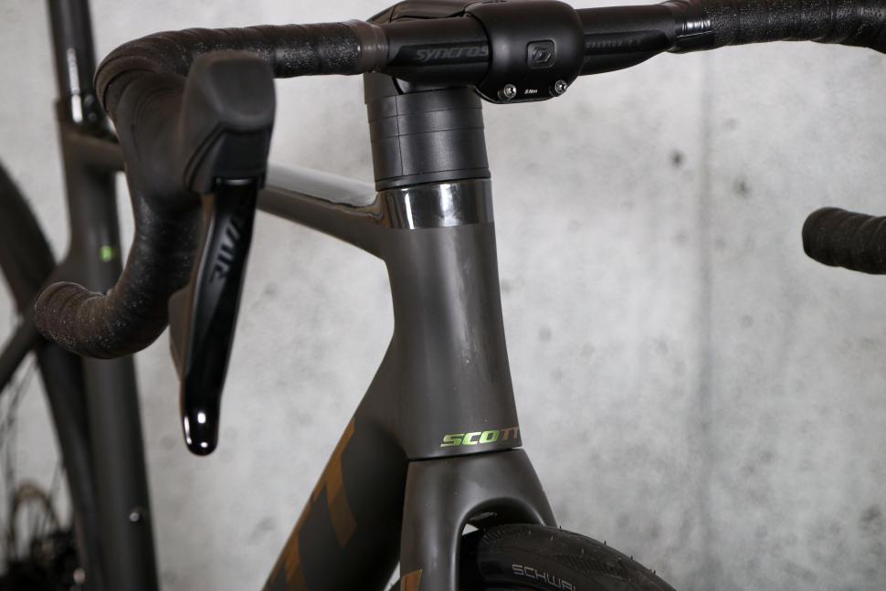 2024 Scott Addict RC 30 - head tube badge.jpg