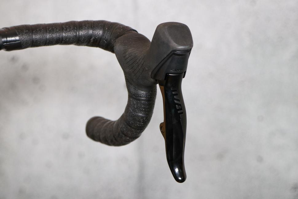 2024 Scott Addict RC 30 - lever.jpg