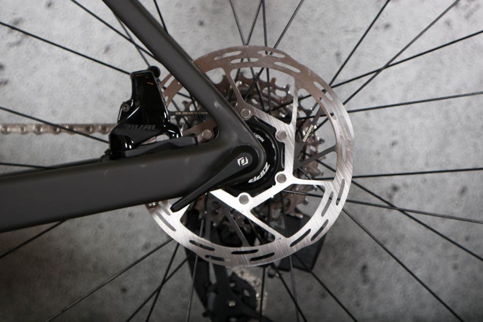 2024 Scott Addict RC 30 - rear disc brake.jpg