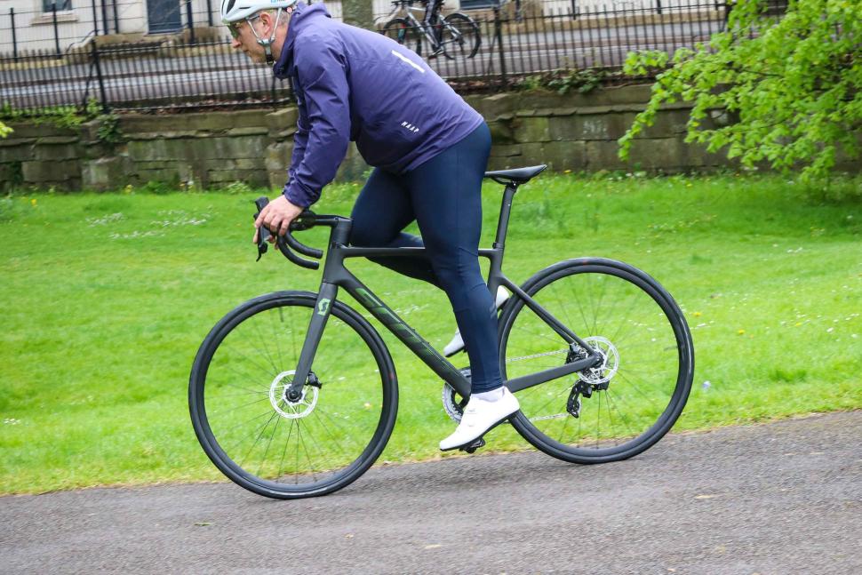 2024 Scott Addict RC 30 - riding 2.jpg