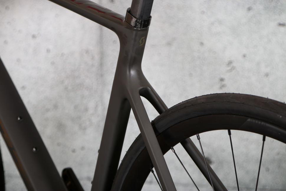 2024 Scott Addict RC 30 - seat stays.jpg