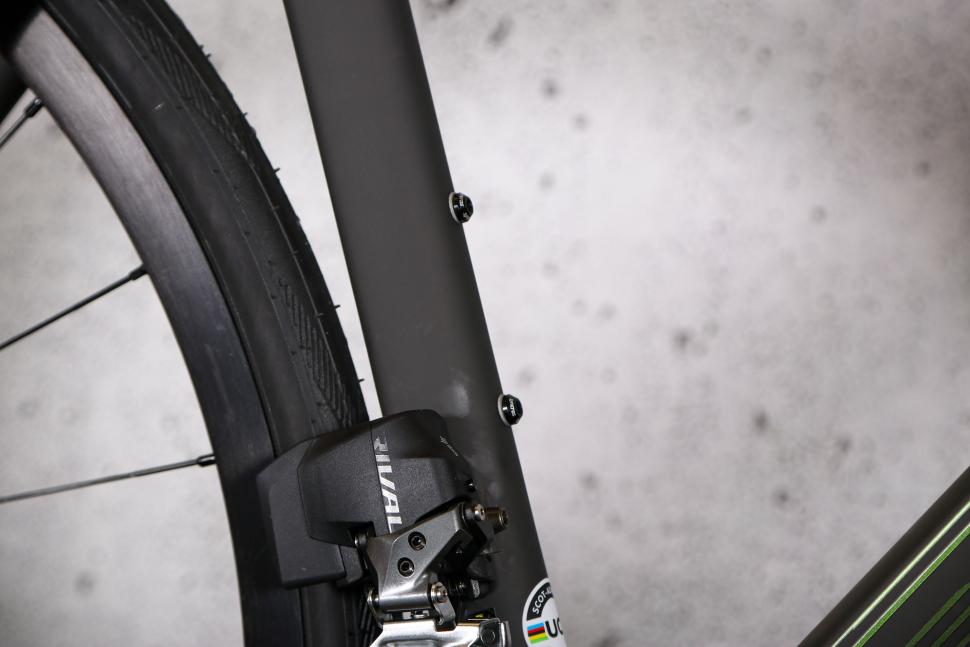 2024 Scott Addict RC 30 - seat tube bosses.jpg