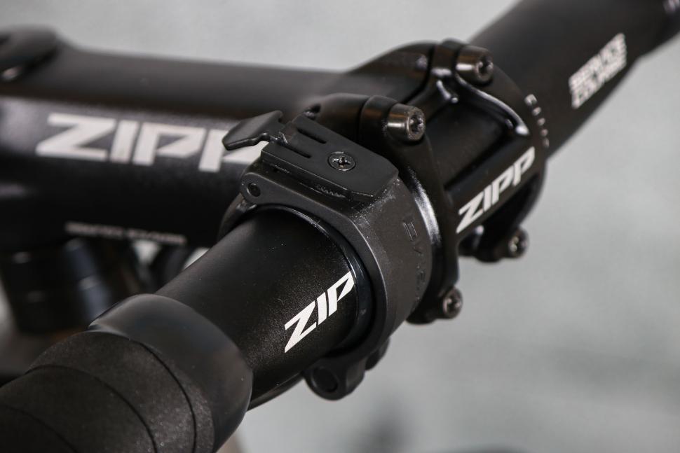 2024 Sigma Buster 1600 Headlight with handlebar mount - mount.jpg