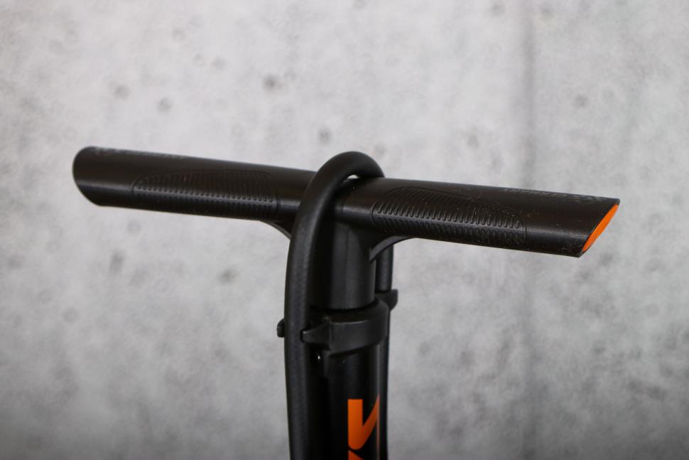 2024 SKS Airkompressor Compact 10.0 - handle.jpg