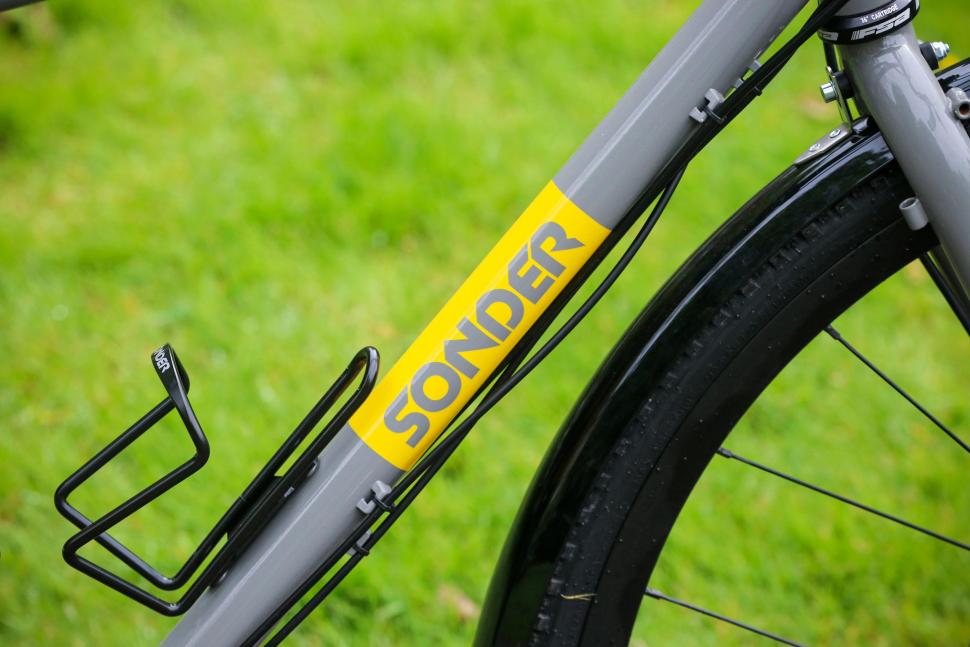 2024 Sonder Santiago Rival 22 Grand Tourer - down tube.jpg