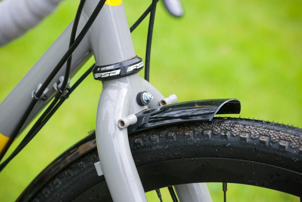 2024 Sonder Santiago Rival 22 Grand Tourer - fork detail.jpg