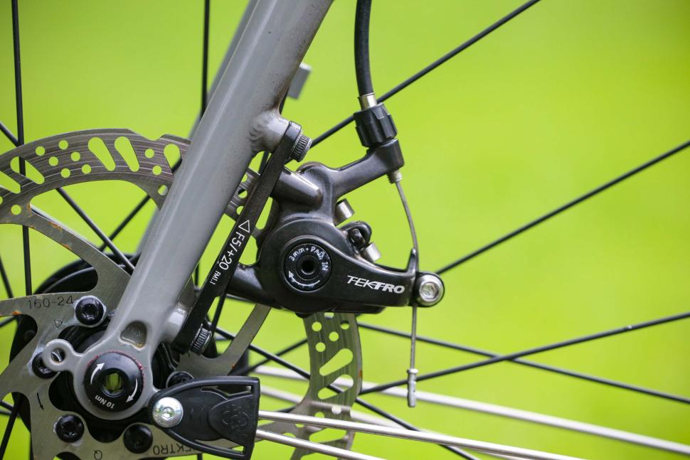 2024 Sonder Santiago Rival 22 Grand Tourer - front disc brake detail.jpg