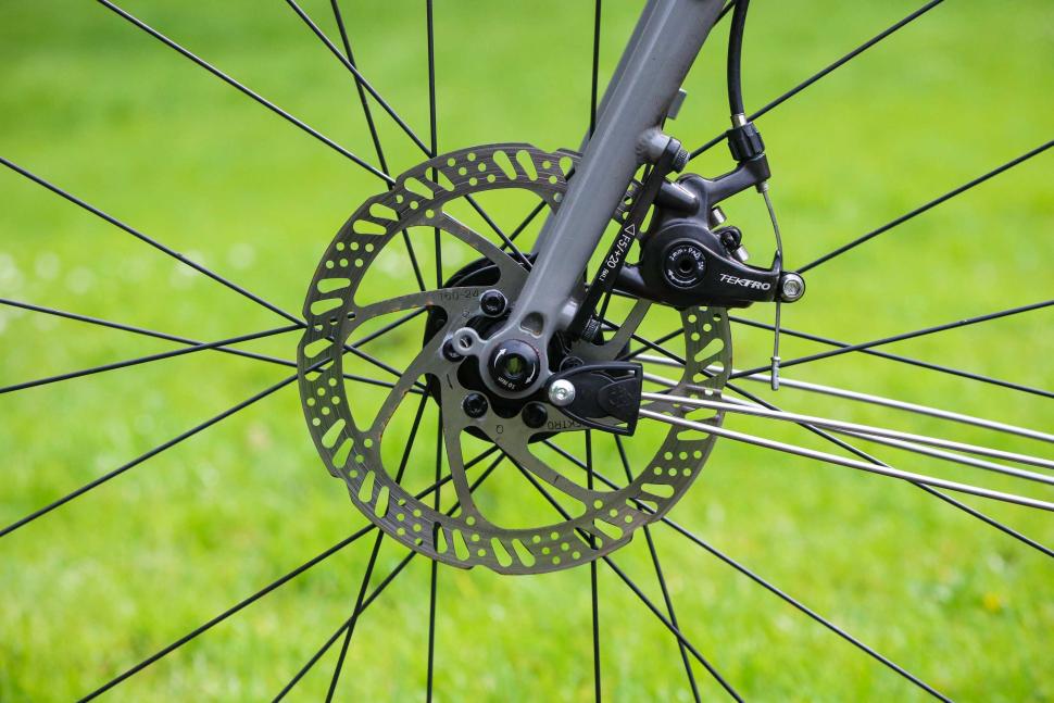 2024 Sonder Santiago Rival 22 Grand Tourer - front disc brake.jpg