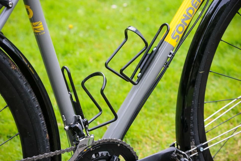 2024 Sonder Santiago Rival 22 Grand Tourer - nottle cages.jpg
