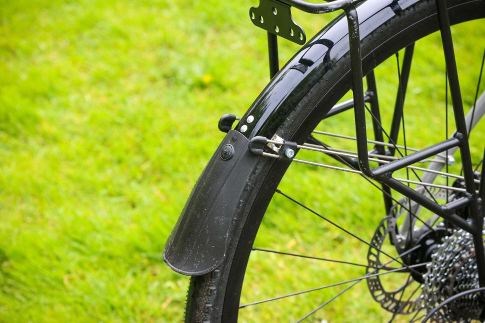2024 Sonder Santiago Rival 22 Grand Tourer - rear mudguard.jpg