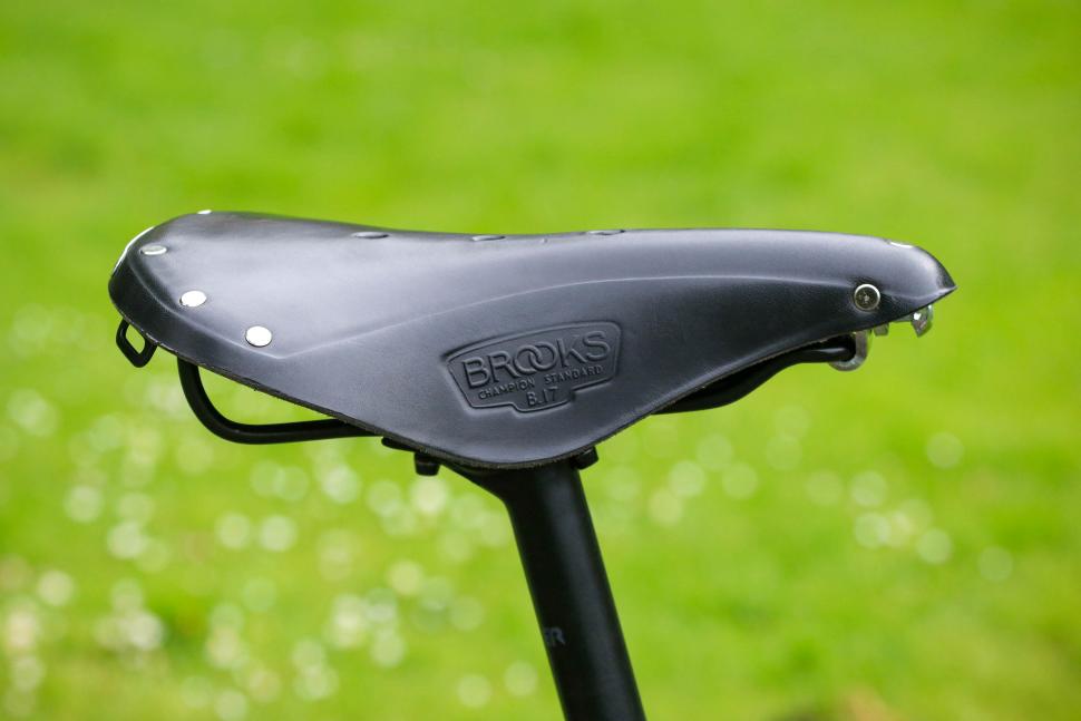 2024 Sonder Santiago Rival 22 Grand Tourer - saddle.jpg