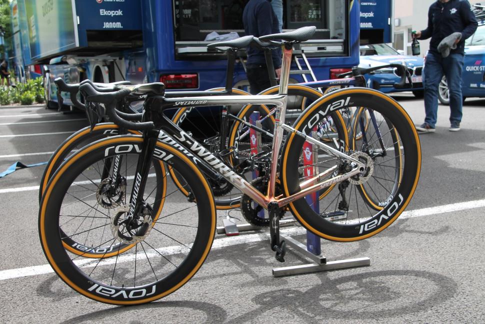 2024 Specialized Tarmac SL8 chrome finish, Remco Evenepoel, Dauphine  - 1.jpeg