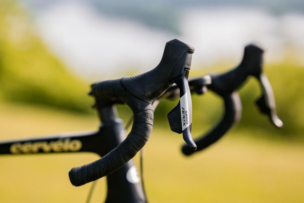 2024 SRAM Apex XPLR AXS brake levers.jpg