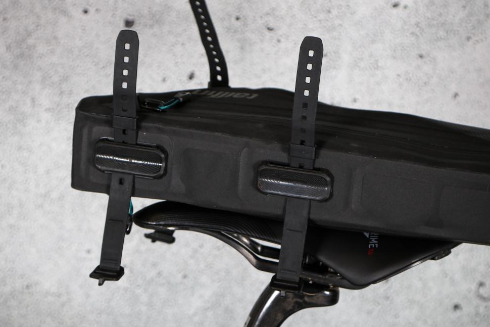 2024 Tailfin Frame Bag - top rube straps.jpg