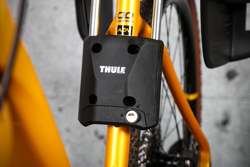2024 Thule Yepp 2 Maxi rear seat - seat tube mount - clamp lock.jpg