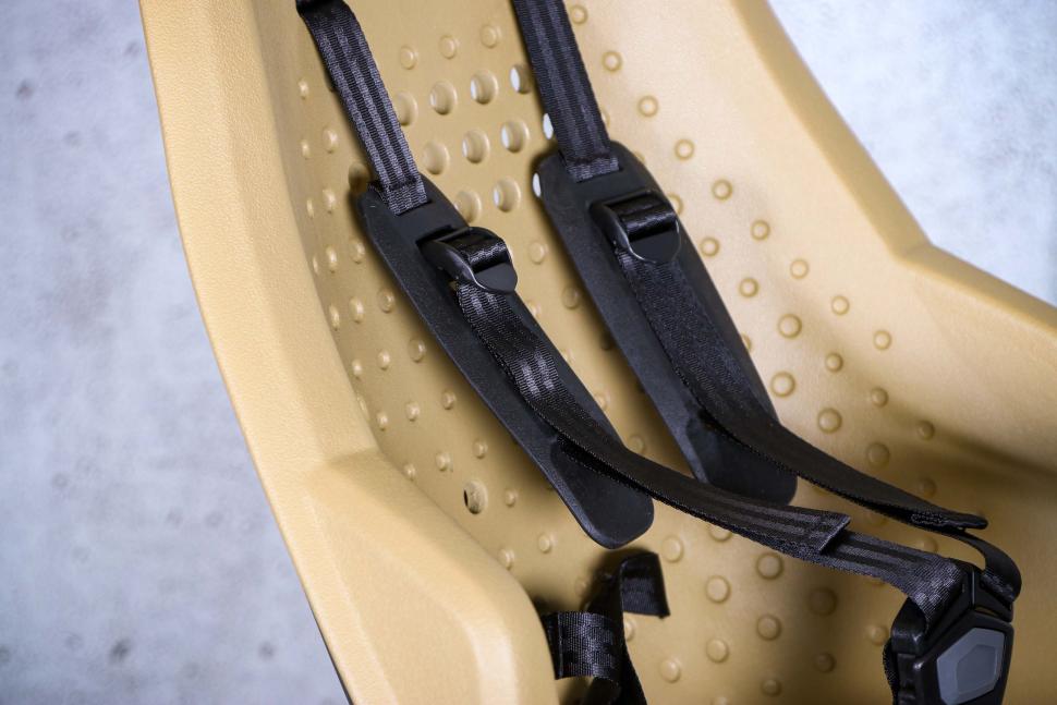 2024 Thule Yepp 2 Maxi rear seat - seat tube mount - straps 2.jpg