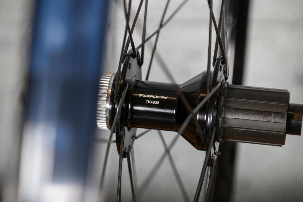 2024 Token G23 Black 700C Gravel Wheelset - rear hub 2.jpg