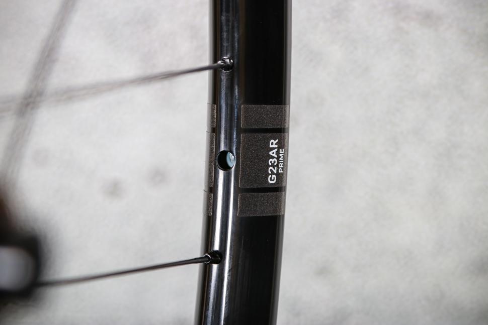 2024 Token G23 Black 700C Gravel Wheelset - velve hole.jpg