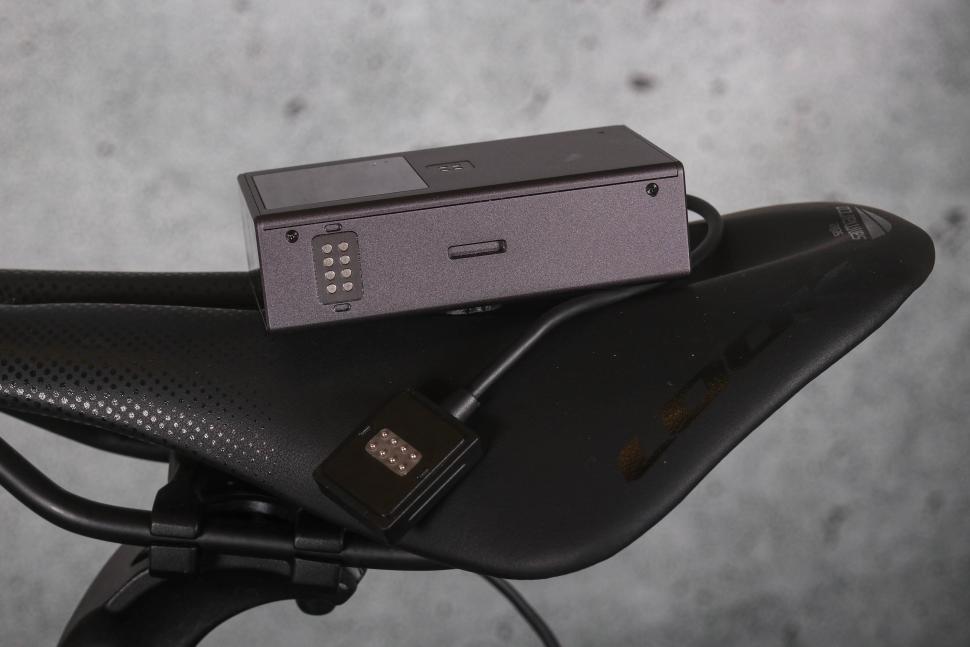 2024 Tooo Cycling Front Camera Light Combo - DVF100 - magnetic charger and port.jpg