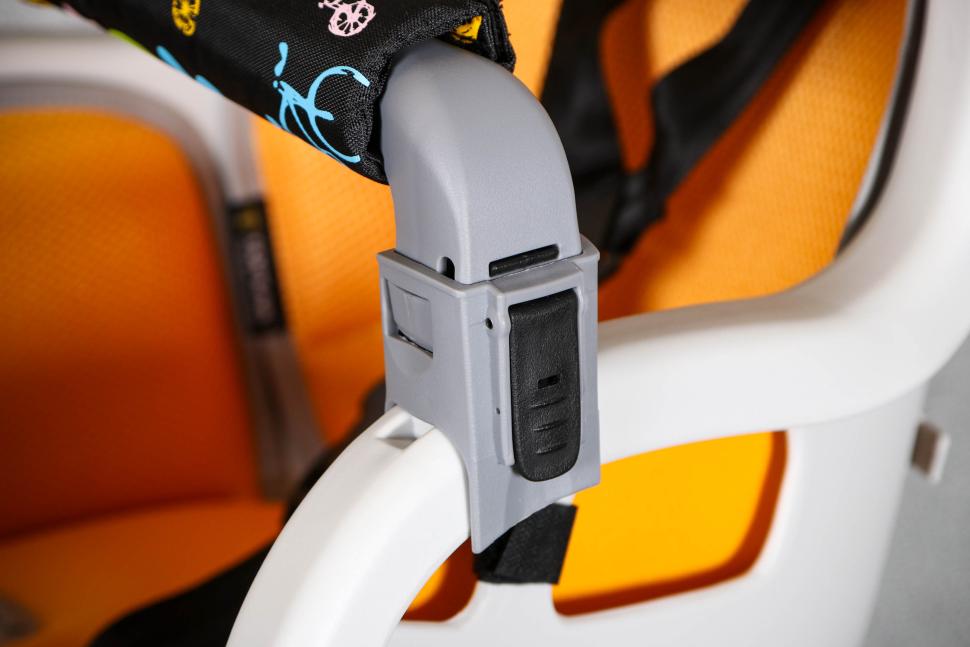 2024 Topeak Babyseat II & Babyseat II Rack (Disc) - cross bar lock closed.jpg