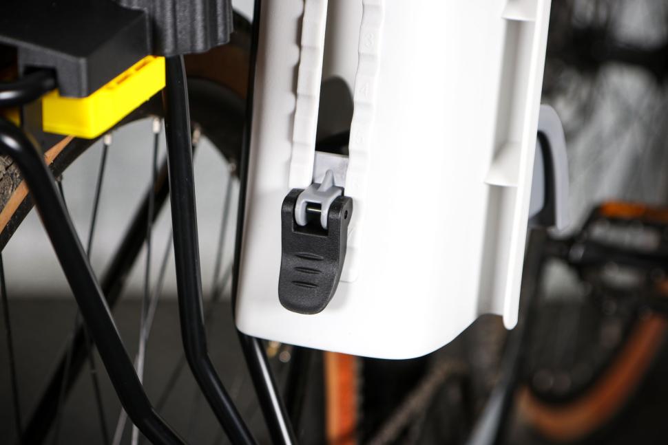 2024 Topeak Babyseat II & Babyseat II Rack (Disc) - foot plate adjustment.jpg