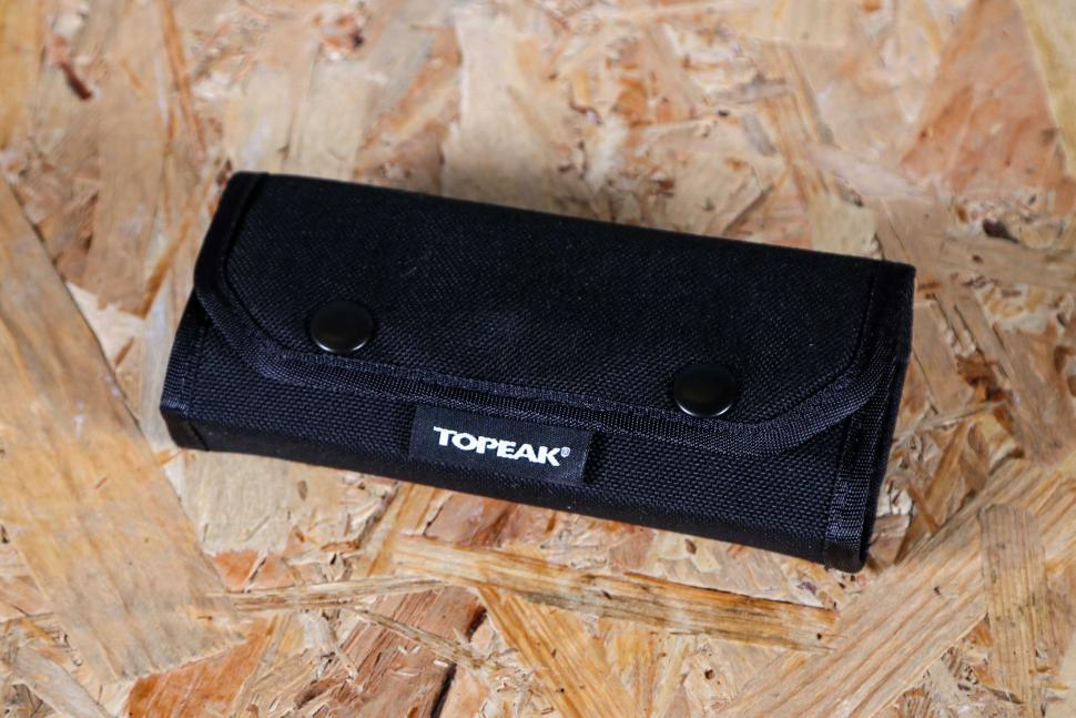 2024 Topeak E-Torqbar 1-10Nm - pouch closed.jpg