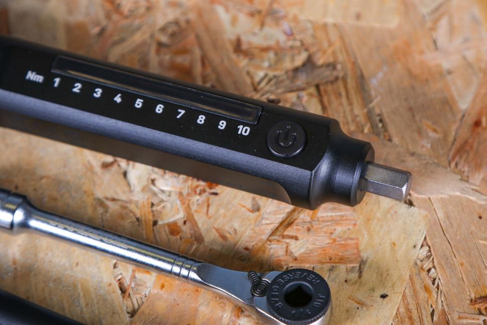 2024 Topeak E-Torqbar 1-10Nm - torque wrench detail 1.jpg