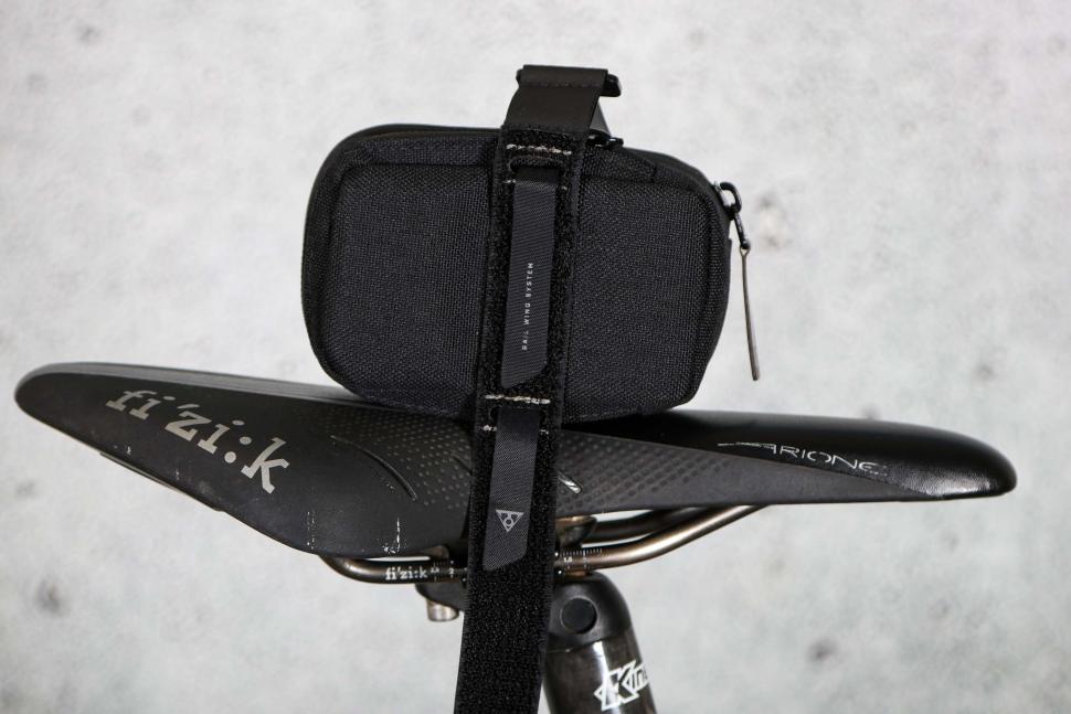 2024 Topeak Elementa Gearbag - strap detail.jpg