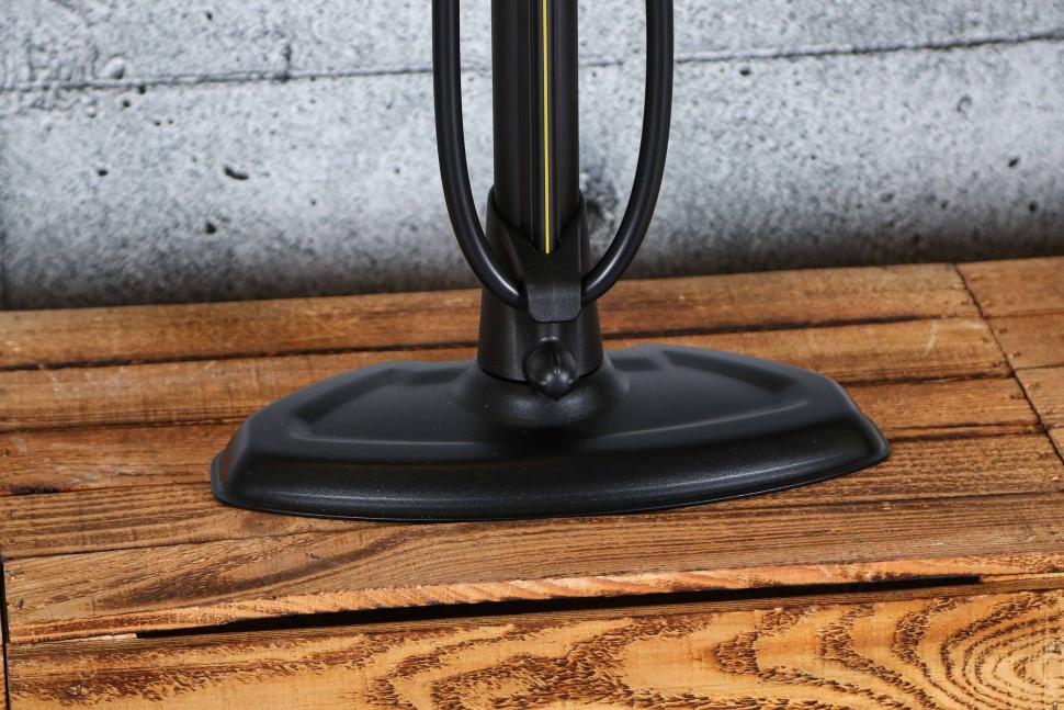 2024 Topeak JoeBlow Pro Digital - footplate.jpg