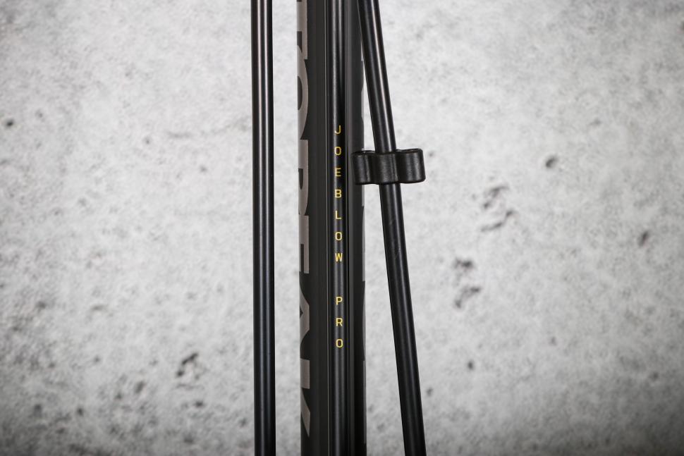2024 Topeak JoeBlow Pro Digital - shaft.jpg