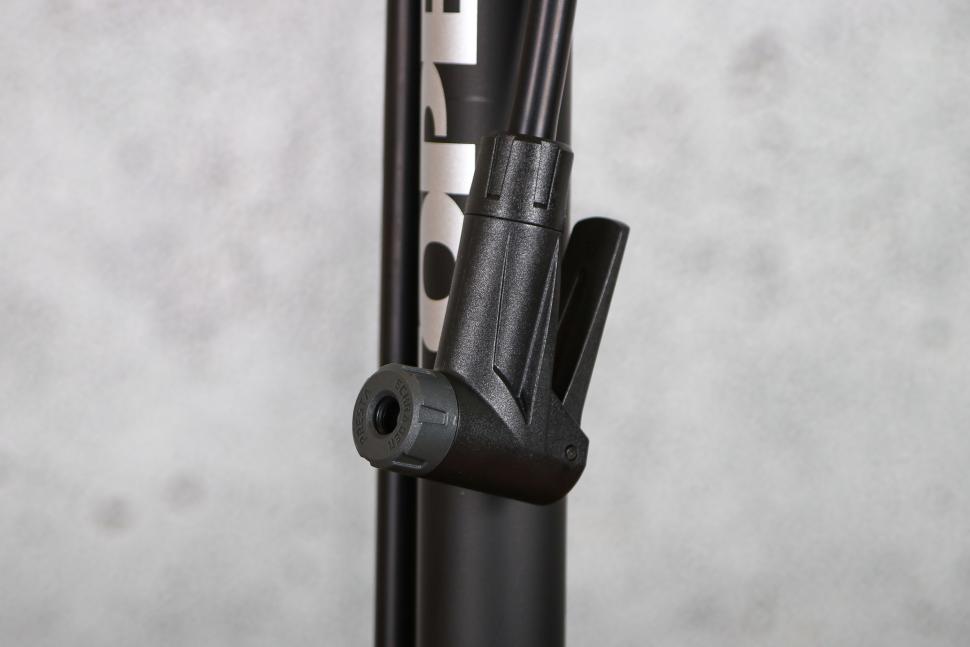 2024 Topeak JoeBlow Roadie EX Blue - pump head.jpg