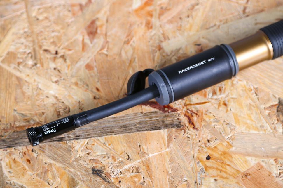 2024 Topeak RaceRocket Mini - hose.jpg