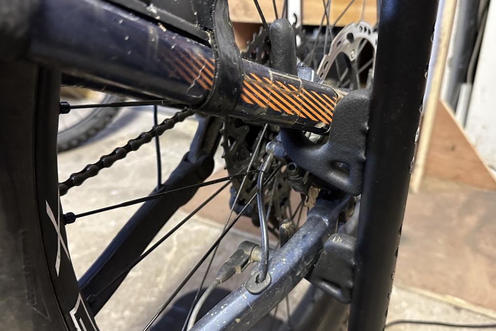 2024 Topeak Tune-Up Station - hooks.JPG