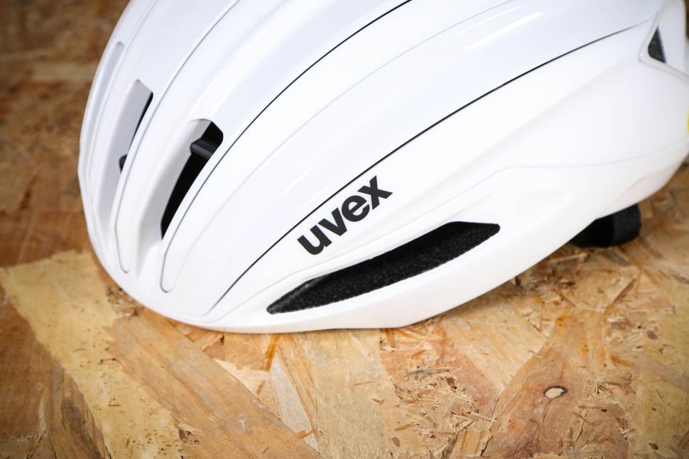 2024 Uvex surge aero MIPS - logo detail.jpg