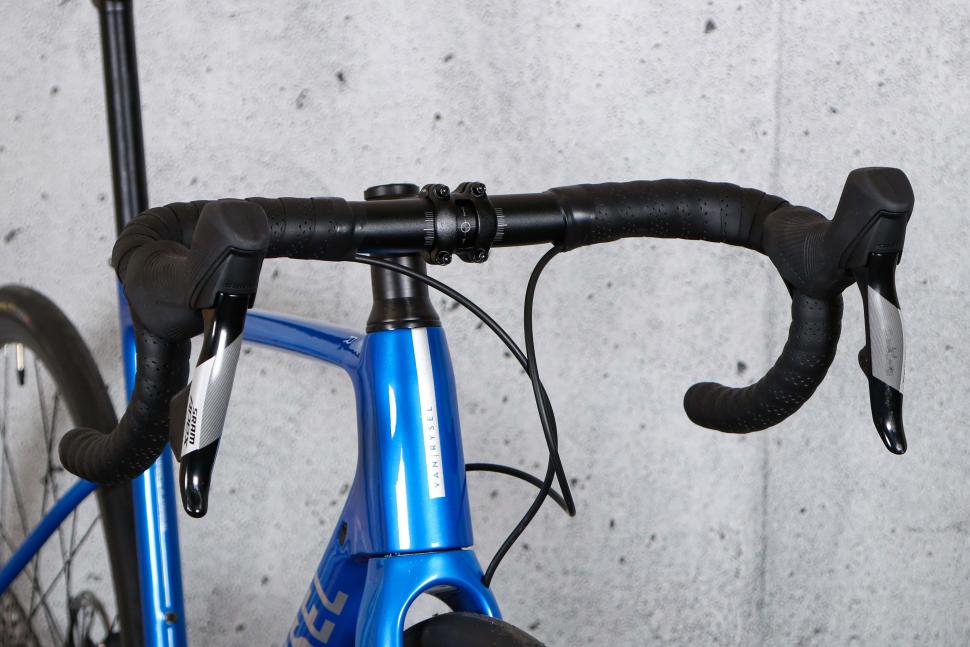 2024 Van Rysel NCR CF Apex - bars 1.jpg