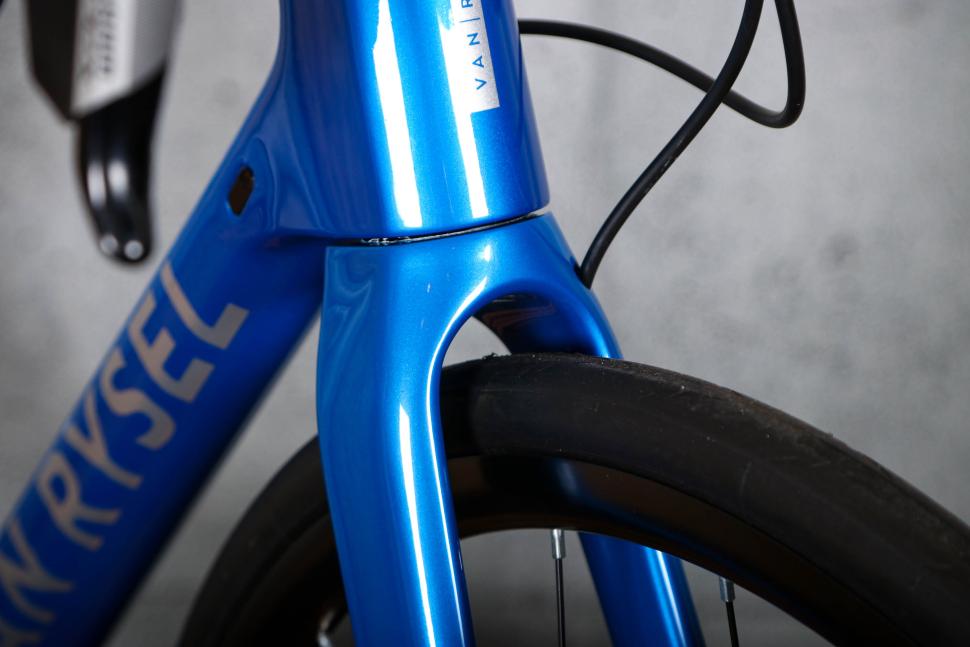 2024 Van Rysel NCR CF Apex - fork clearance.jpg