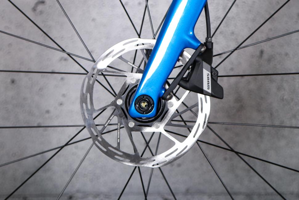 2024 Van Rysel NCR CF Apex - front disc brake.jpg