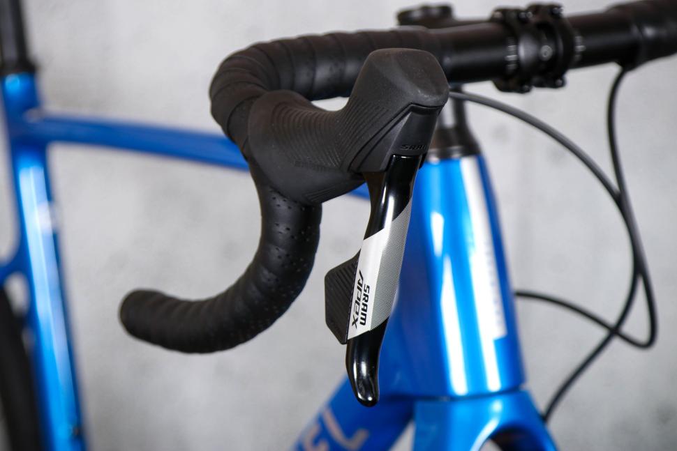 2024 Van Rysel NCR CF Apex - lever.jpg