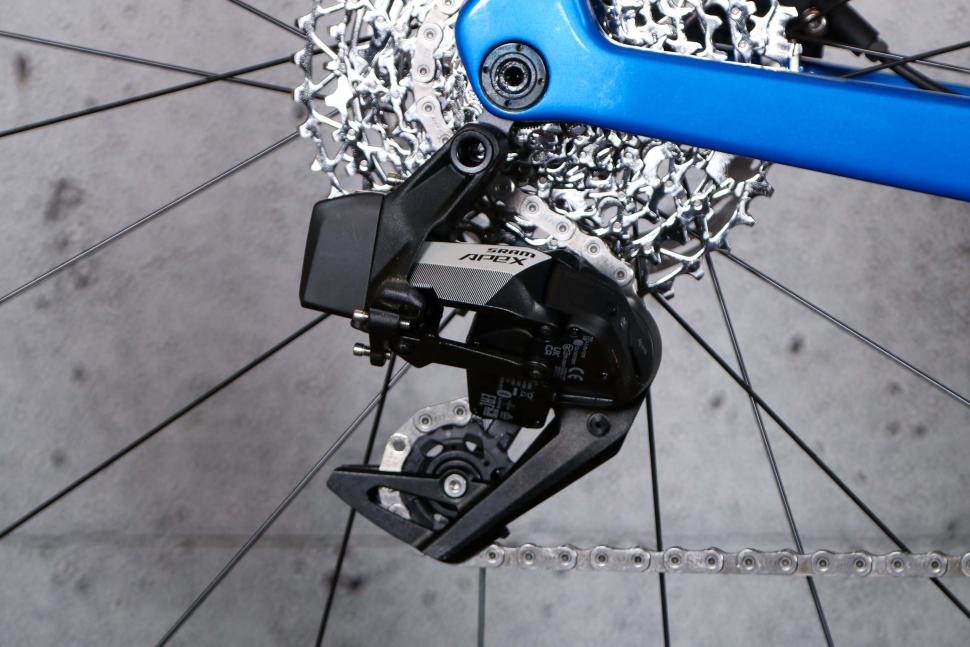 2024 Van Rysel NCR CF Apex - rear mech.jpg