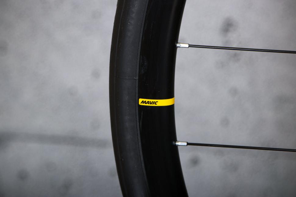 2024 Van Rysel NCR CF Apex - rim.jpg