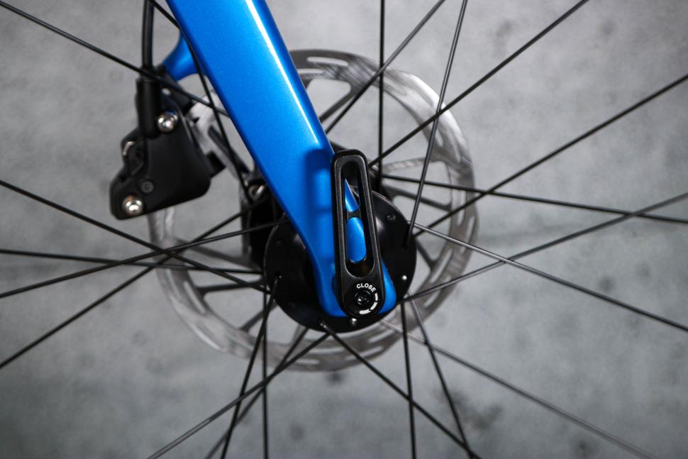 2024 Van Rysel NCR CF Apex - thru axle.jpg