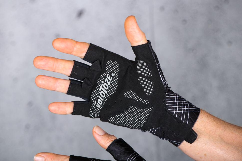 2024 VeloToze Aero Gloves - palm.jpg