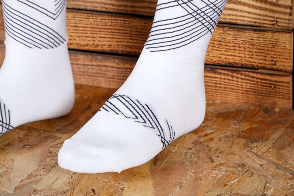 2024 VeloToze Aero Socks Extra Tall - XT - foot.jpg